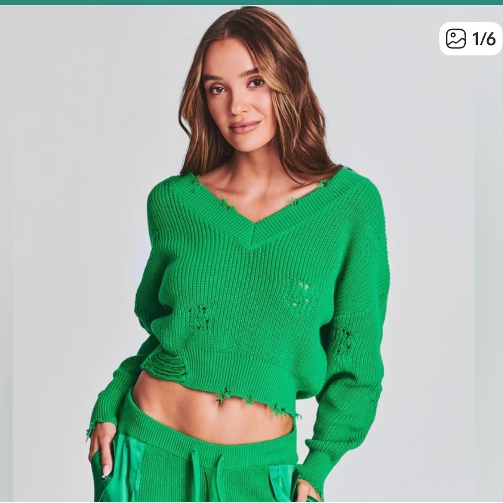 SER.O.YA Vivid Green V-Neck Sweater
